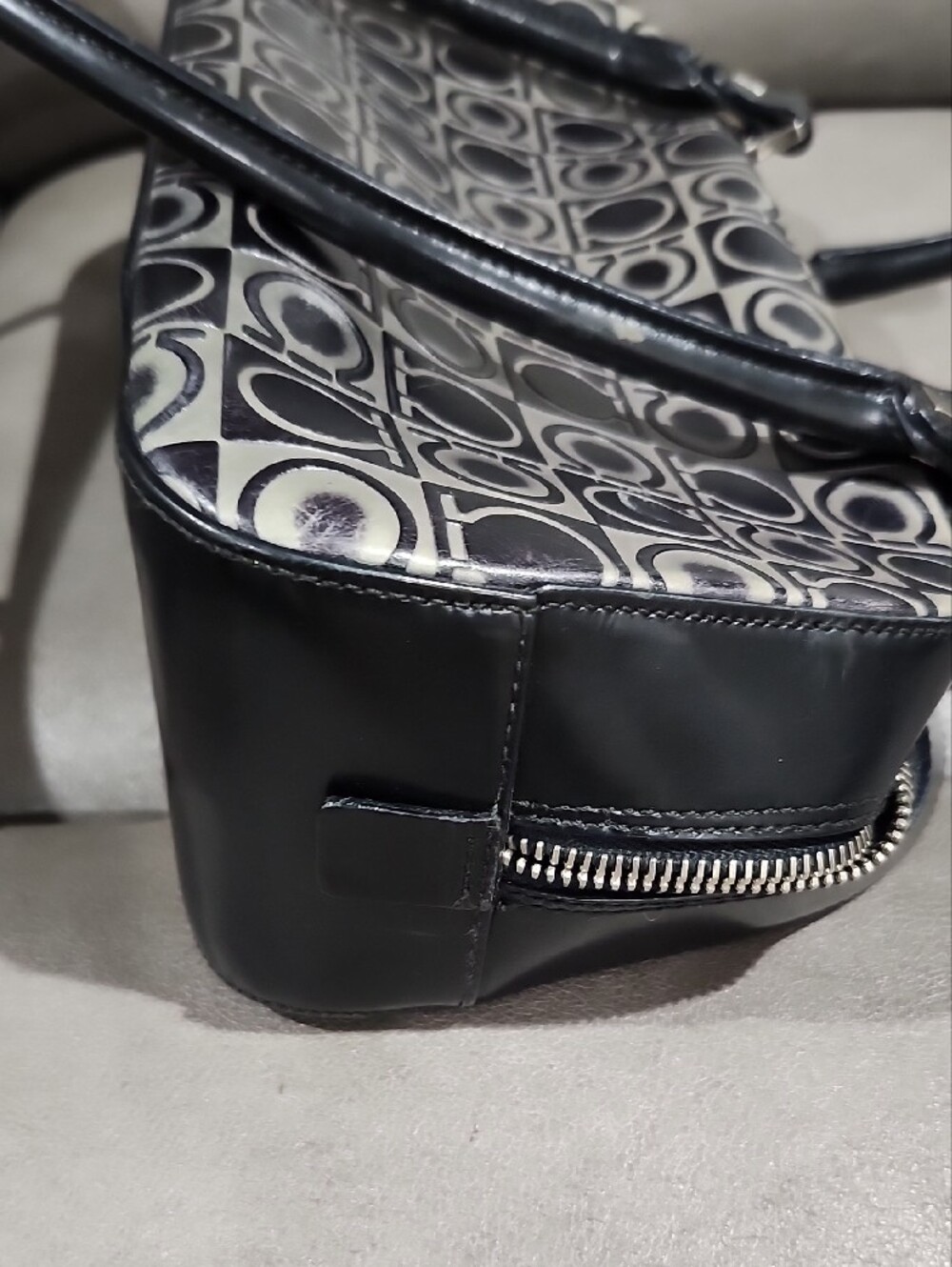 LOW START 😱 Salvatore Ferragamo Gancini Pattern Shoulder Bag with Black Wallet - Picture 6 of 15